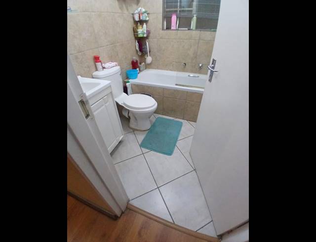 2 BEDROOM APARTMENT FOR SALE IN WILGEHEUWEL